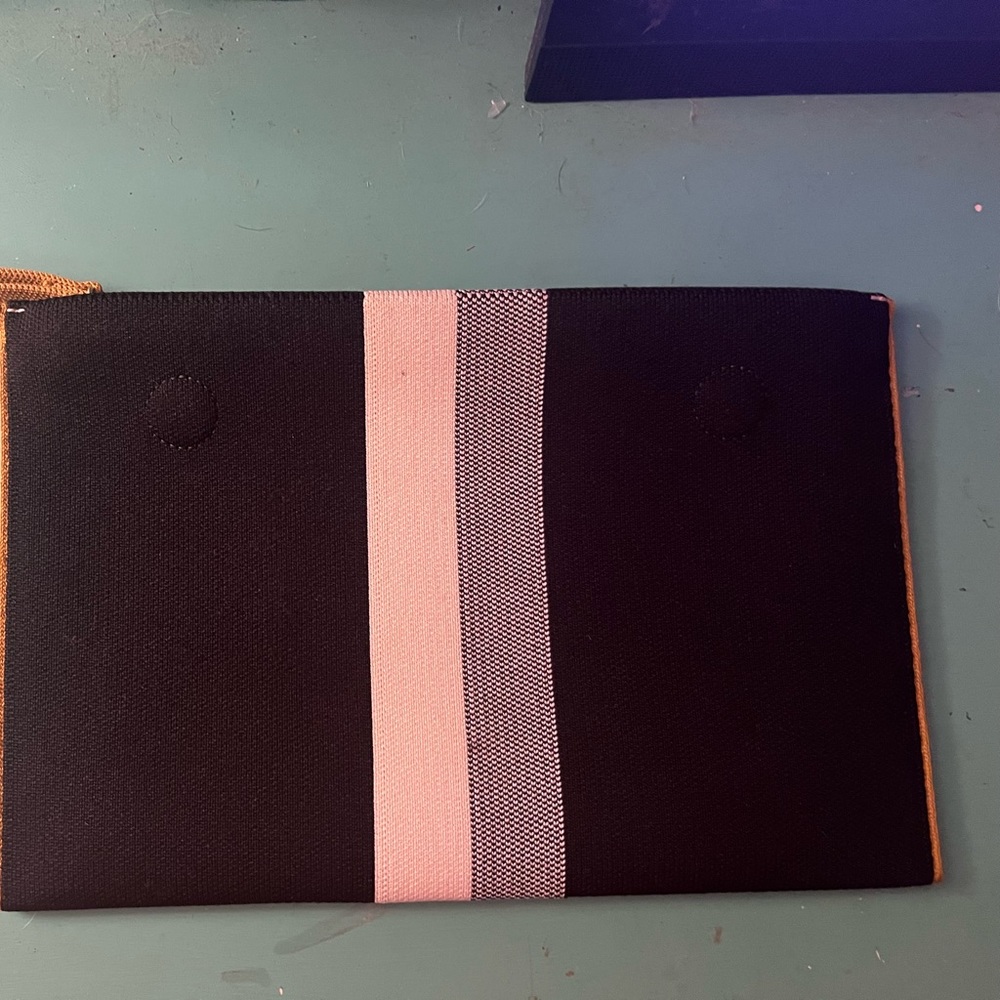 Rothys Wristlet in Black Mist